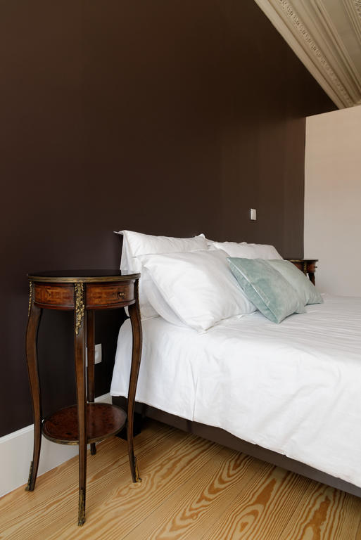 Guimaraes Studios Lounge Room photo
