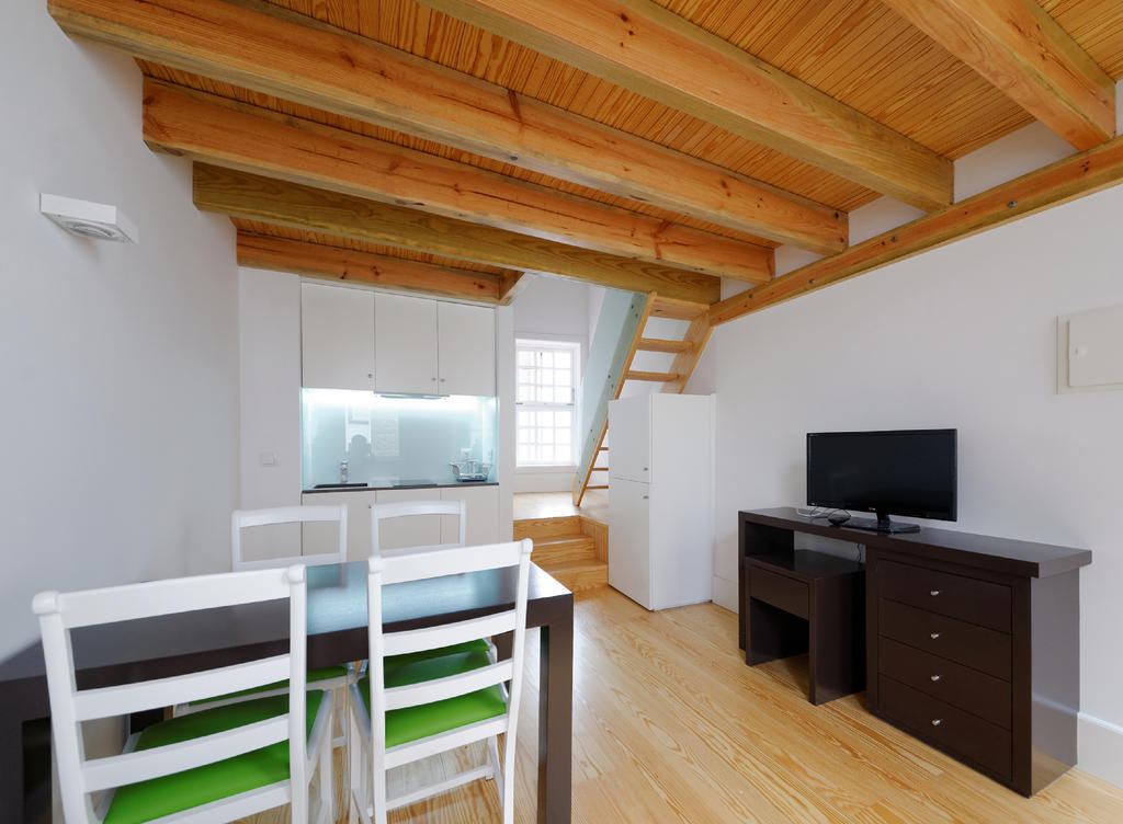 Guimaraes Studios Lounge Room photo