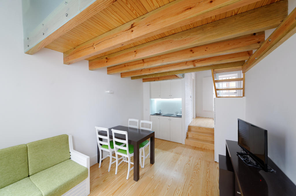 Guimaraes Studios Lounge Room photo